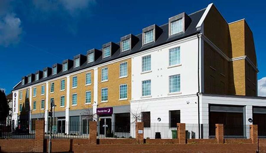 Premier Inn Epsom Town Centre Exterior photo