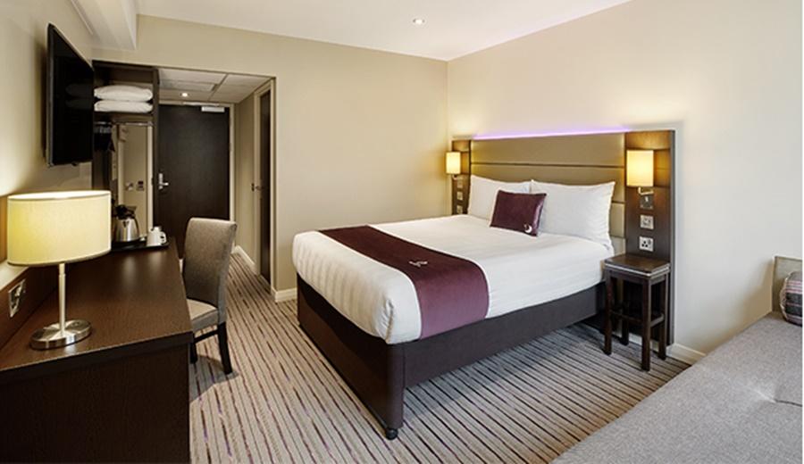 Premier Inn Epsom Town Centre Exterior photo